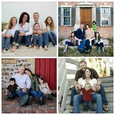 I Like The Idea Of A Family Portrait Right In Front Of The Front Door Especially If It Shows The House Family Photo Pose Fall Family Photos Family Photoshoot