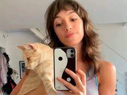 María candela vetrano (born 9 august 1991) is an argentine actress and occasional singer. Asi Es La Casa Millennial De Cande Vetrano Tiene Estilo Propio Y Es Fiel A Su Adn Para Ti