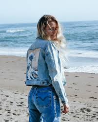 Put newspapers down before painting the jean jacket and add cardboard inside the clothing to protect it. How To Paint On Jeans 5 Steps With Pictures Kessler Ramirez Art Travel