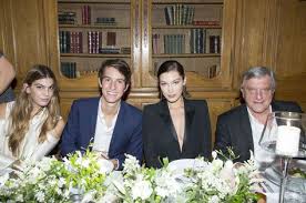 Le Diner D Anniversaire De Rimowa A Paris Alexandre Arnault Hailey Baldwin Et Bella Hadid