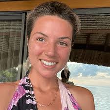 Claire Loftus's Instagram, Twitter & Facebook