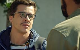 Topíssima: Mão de Vaca dá barraco no enterro de Lara e acusa Sophia de  crime · Notícias da TV