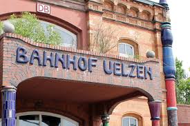 Bahnhof in uelzen 27 aktuelle adressen mit bewertungen und öffnungszeiten jetzt bei sie sind auf der suche nach bahnhof uelzen und möchten sich über firmen und unternehmen informieren? Hundertwasser Bahnhof Uelzen Tourismusverein Suderburger Land Tourismusverein Suderburger Land
