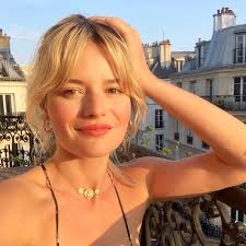 A great shag must have the right fringe. How To Style French Girl Fringe Bangs Who What Wear