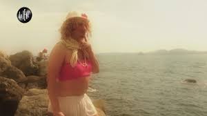 CASCIARI: Donne delle pulizie indotte a… scopare