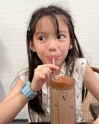 Life lately for me 🇸🇬✈️✌🏼🍔🥤🌸