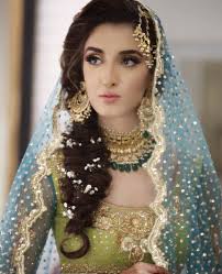Pin By Munazza J On Wedding Diaries Pakistani Bridal Hairstyles Pakistani Bridal Makeup Bridal Mehndi Dresses