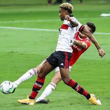 Cosmopolita, o intercontinental são paulo oferece elegância e exclusividade, através de serviços personalizados, atendendo com excelência hóspedes de diversas culturas, respeitando. Flamengo Santos Sao Paulo Inter Os Jogos De Quarta E Onde Assistir 28 10 2020 Uol Esporte