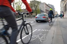 Mann Sturzt Mit Seinem Fahrrad In Karlsruhe Der Grund Macht Sauer