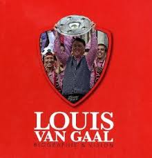 En rene van der gijp die als renate erbij komt zitten. Gaal Zvab