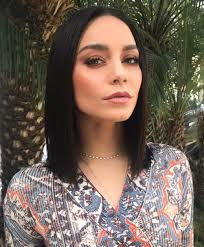 Vanessa Hudgens Short Straight Hair And Warmer Tones Summer Makeup Look Vanessa Hudgens Hair Short Straight Hair Summer Makeup Looks