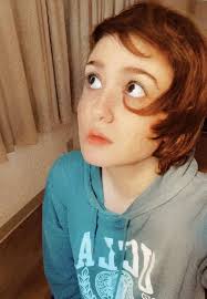 I was just taking a photo of how my hair is being annoying and curling  directly into my eye but I think I kinda look like Abigail Thorn, creator  of philosophy tube