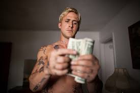 Ci sono alti palazzi ai bordi delle strade, schermi enormi che si illuminano di immagini e la linea tuono attraversa il villaggio unendo i vari distretti. Come Un Tuono Stasera Su Rai5 Mix Sexy Di Ryan Gosling Moto E Tatuaggi