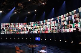 Even tot hier vind ik een zeer geslaagde opvolger van de kwis. Tv Quiz Shows 100 Contestants On Curved Led