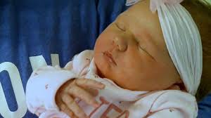 911 dispatcher answers call from friend giving birth in her living room