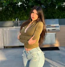 Check out Alina Rose (@alinarose) on Linkme