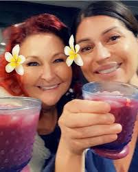 Ariella Goldstein's Instagram, Twitter & Facebook