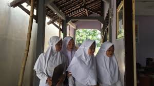 Gambar mewarnai untuk anak kelas 3 sd mewarnai gambar. Kewajiban Berjilbab Bagi Siswi Non Muslim Di Sekolah Negeri Bukan Hanya Di Banyuwangi Bbc News Indonesia