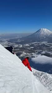 From 🇯🇵 with 🍜 , #differenybydesign #nideckersnowboards, 🤳🏽  @laureenmahieu