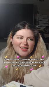 Amigas les vengo a platicar de mi última lectura. Estoy en mi Sport romance  era y me encanta ❤️✨️ 📖:Touchdown 🖋: @mariaarciam ✨️ 🏈En esta historia  seguimos a Verónica Cross que buscando