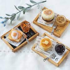 diy風カフェトレイ 新色 ブラックとホワイトできました 56は委託先棚no ミニチュアパン ミニチュアパン雑貨 パン雑貨 パン bread 粘土 clay フェイクパン フェイクフード fakefood fakebread カフェ ミニチュア 料理 カフェ フェイクパン