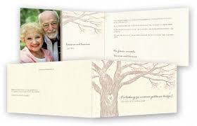 Eine beispielhafte umsetzung für eine einladung zur goldenen hochzeit mit einem zusätzlichen spruch bietet das folgende muster Goldene Hochzeit Einladung Einladungskarten Feinekarten Com