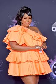 There's a lot! lizzo said. Fan Theories About What S Inside Lizzo S Tiny Bag At The Amas
