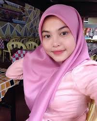 Ke$ha's official music video for 'take it off'. Pin By Mie Alif On Hijabeksposes Muslim Women Hijab Beautiful Hijab Muslim Girls