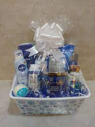 Holiday Gift Basket For Her Bridal Gift Wrapping Ideas Wine Gifts Diy Gift Baskets