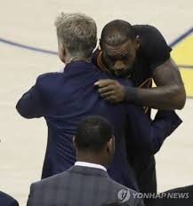 ‘농구황제’와 뛰었던 명장의 극찬 “르브론, 인류 역사상 가장 위대한 운동선수”