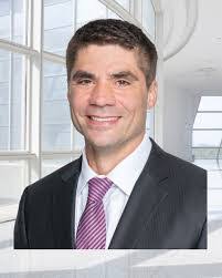 Stephen Vara's Instagram, Twitter & Facebook