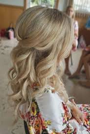38 Bridesmaid Hairstyles Updos Half Up Half Down Curls For Wedding Bridesmaid Curls Hairs In 2020 Wedding Hairstyles Half Up Half Down Half Up Hair Hair Styles