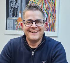 Alan Bernardi's Instagram, Twitter & Facebook