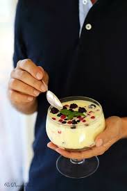 Trifle Au Citron Et Aux Fruits Rouges Un Dejeuner De Soleil Trifle Diplomate Dessert