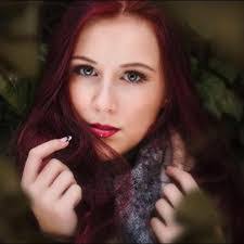 Eileen Hinds's Instagram, Twitter & Facebook