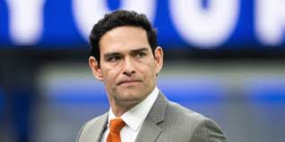 Meet the science teacher bringing lessons to life from his kitchen