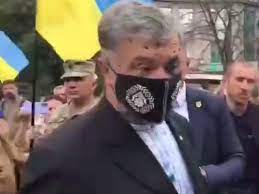 24 августа петра порошенко облили зеленкой у здания кабмина в киеве. 0jsl4vqcxi7ezm