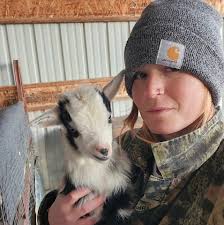 do all roosters in a flock sing?