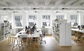 Helle Und Grosszugig Gestaltete Arbeitsplatze In Stuttgart Buroraumgestaltung Innenausstattung Buro Produktdesign