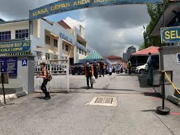 It occupies a plot of land bordered by yeap chor ee road , jalan sekolah kebangsaan bukit gelugor was established in 1958 and was originally known as the gelugor english school. Sk Bukit Jalil Waktu Balik Sesi Pagi 23 07 2020 Facebook