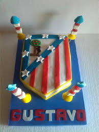 El atlético de madrid ha continuado hoy preparando el próximo encuentro de laliga ante el sevilla con las bajas de los jugadores internacionales. Tu Dulce Store Tarta Escudo Atletico De Madrid De Fondant Y Chuches