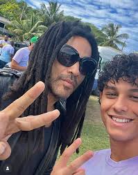 Sharing the' love and support' in Eleuthera .🦷♥️😎🎼✌🏽🙏🏽📸