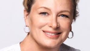 Țărmuri îndepărtate, de Kristin Hannah, Editura Litera