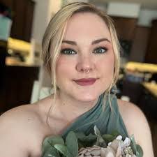 Renee Poole's Instagram, Twitter & Facebook