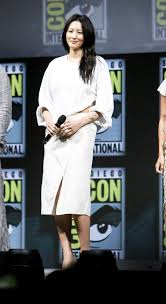Hers is the quintessential story of being in the right place at the right time. Claudia Kim Warner Bros Presentation At 2018 Sdcc Celebmafia