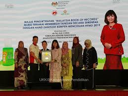 Senarai penuh menteri kabinet malaysia 2020 anarmnet. Malaysia Book Of Records Murid Teramai Kementerian Pendidikan Malaysia Facebook