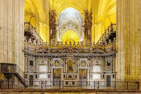 Die kathedrale von sevilla (santa maría de la sede) ist die größte gotische kirche spaniens und eine der größten kirchen der welt. Altare Auf Der Westseite Kathedrale Von Sevilla Hisour Kunst Kultur Ausstellung