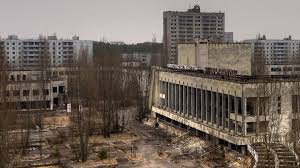 Se produjo una explosión en el reactor nº4 de la central nuclear de chernóbil durante un ensayo rutinario de seguridad que causaría unas 30 víctimas directas justo después del accidente y varias décadas de fallecimientos causados por las secuelas radiactivas de la catástrofe. Chernobyl A 30 Anos De Una Explosion Que Aun Sigue Retumbando
