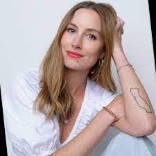 Faye Harris's Instagram, Twitter & Facebook