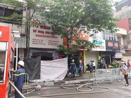 Sáng 4/4, thông tin từ lãnh đạo pccc quận đống đa (hà nội) cho biết, đơn vị đang tập trung lực lượng tổ chức cứu hộ, cứu nạn, tìm kiếm người mắc kẹt trong đám cháy tại một ngôi nhà trên phố tôn đức thắng (quận đống đa, hà nội). Xyeagtkhjgtbdm